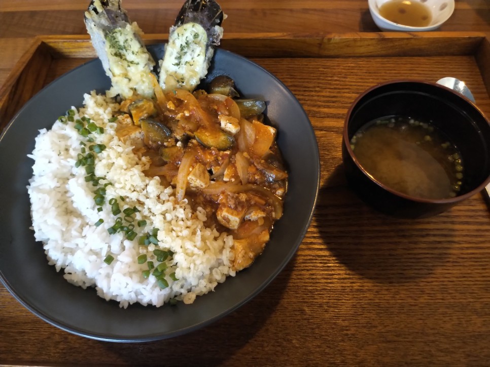 The Secret to Jeonju's Marvelous Foods: Exploring the Delicious Side Dishes  of Sinjungang Market