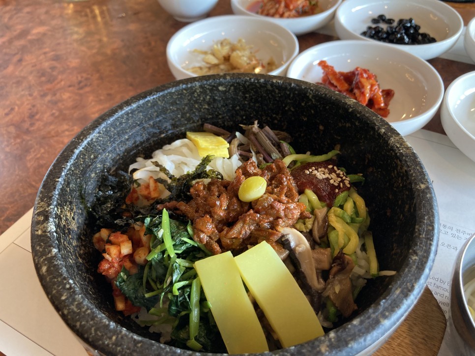 The Secret to Jeonju's Marvelous Foods: Exploring the Delicious Side Dishes  of Sinjungang Market