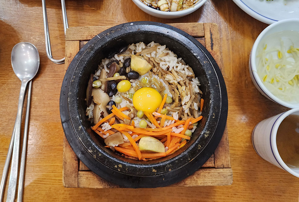 How to Eat the Most Delicious Korean Rice Ever! (Stone-pot Rice) –  Seoulistic